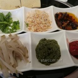 小宇海边探险，终尝熟食美味✨